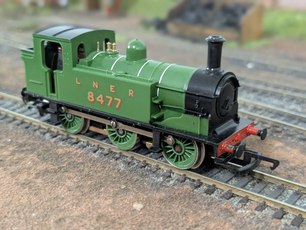 Hornby R252 OO Gauge LNER Class J83 0-6-0T 8477 Green Boxed