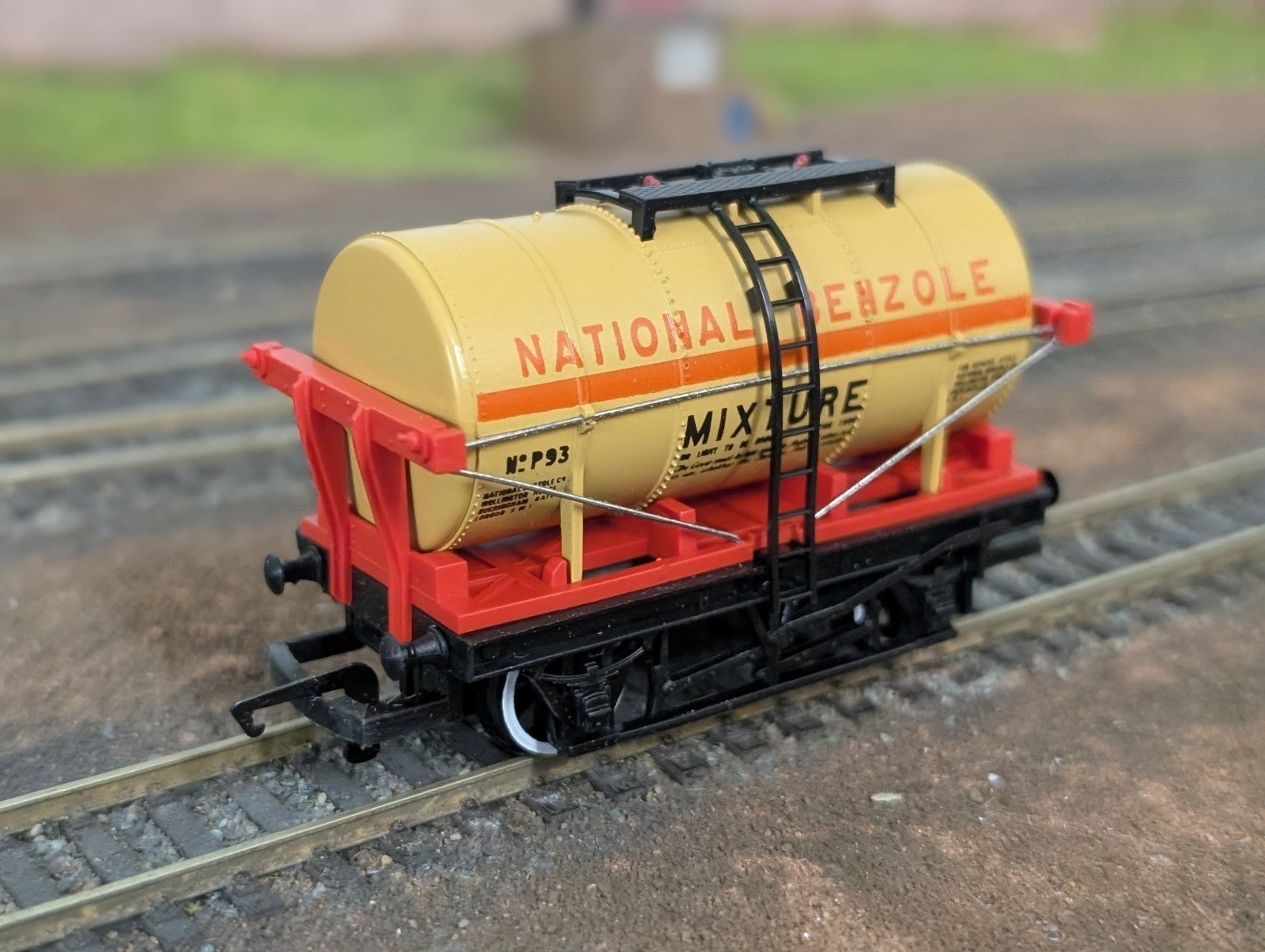 Hornby R221 National Benzole Small Tank Wagon P93