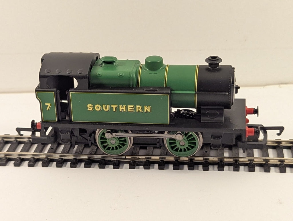 Hornby OO Gauge Southern 0-4-0T Industrial Locomotive 7 Southern Green