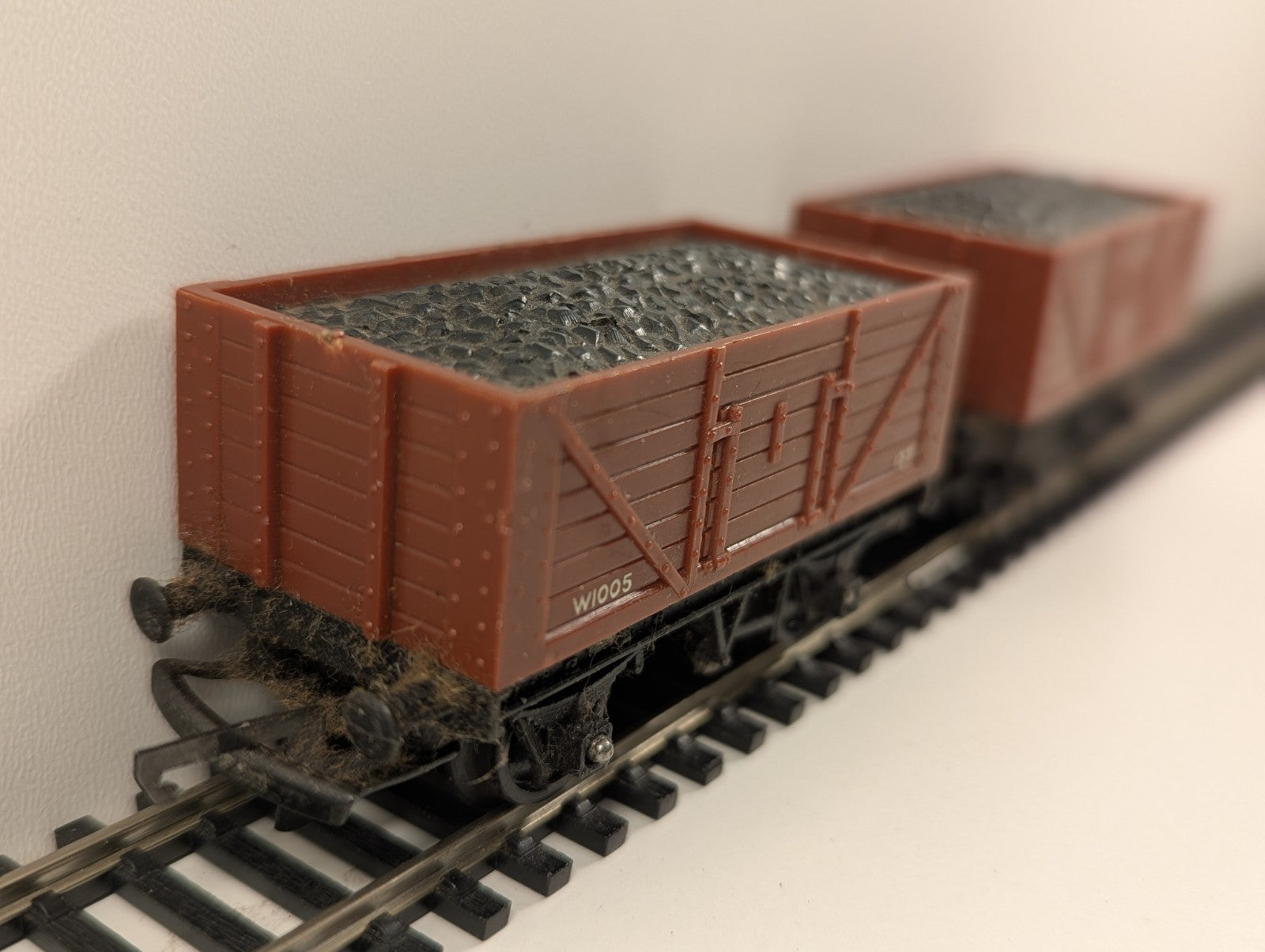 Tri-ang OO Gauge – Pair of 12T Coal Wagons (BR Brown)