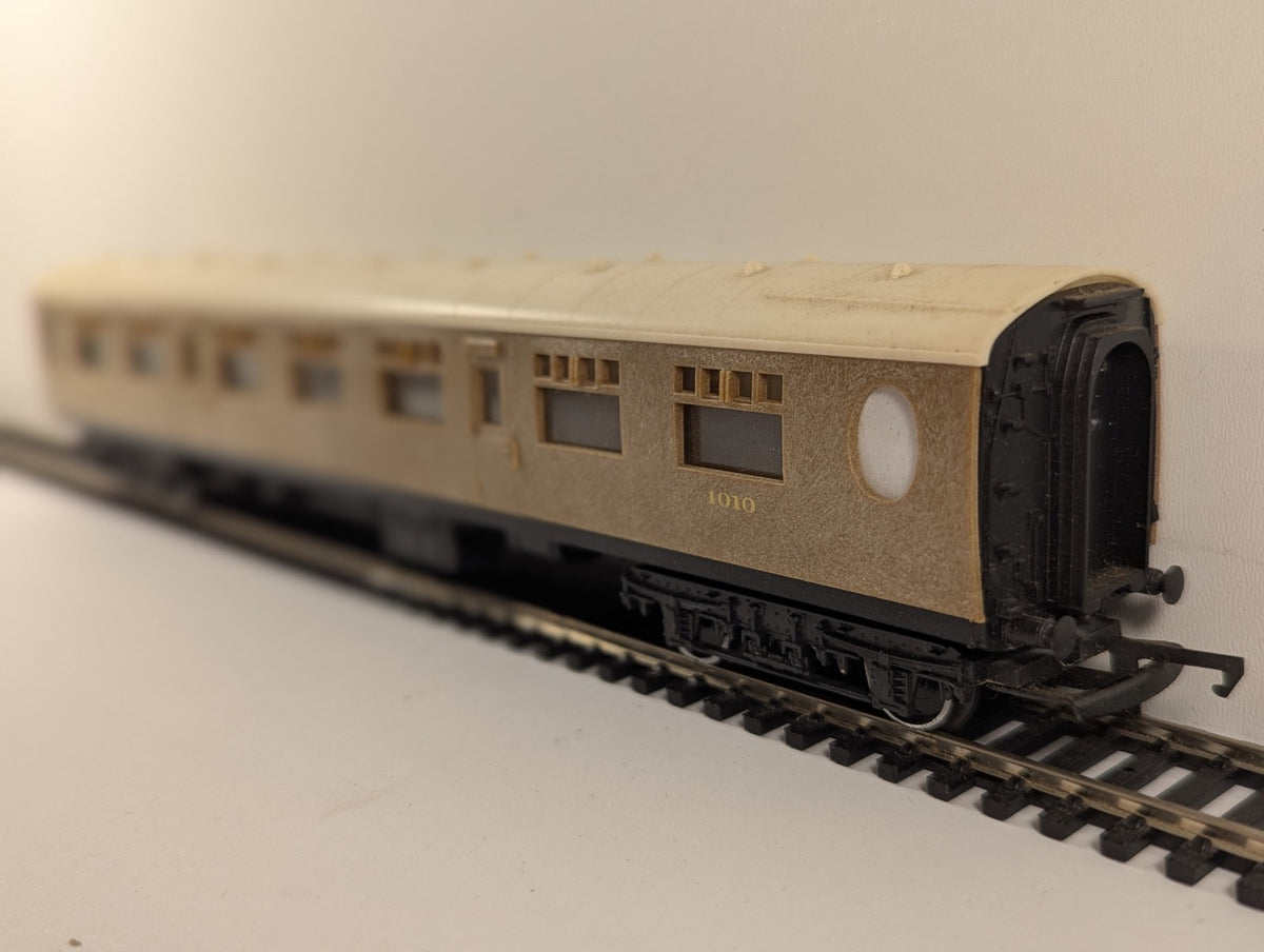 Hornby OO Gauge LNER Gresley Buffet Coach Passenger Coach 1010 LNER Teak R4180