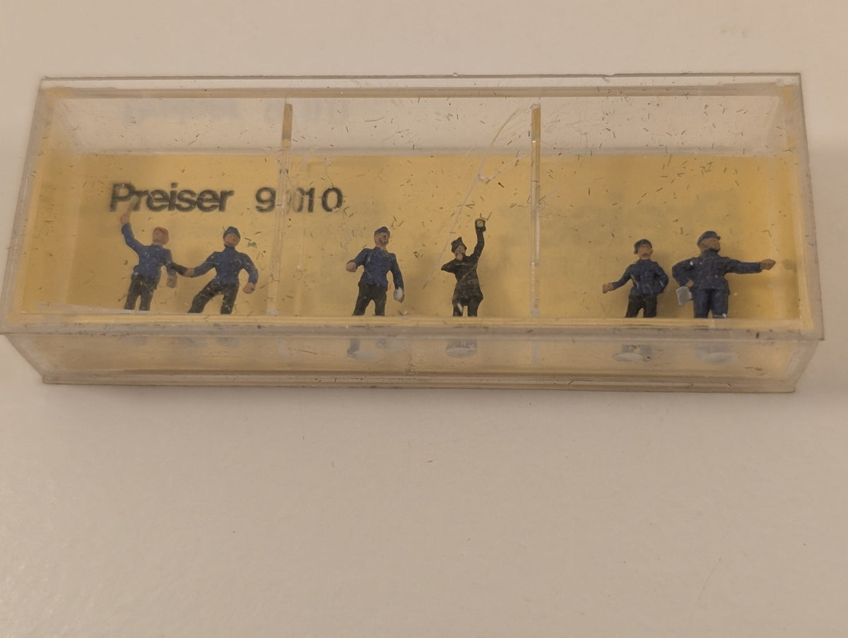 Preiser N Gauge Figures – 6 Pedestrian Figures (Set 9022)