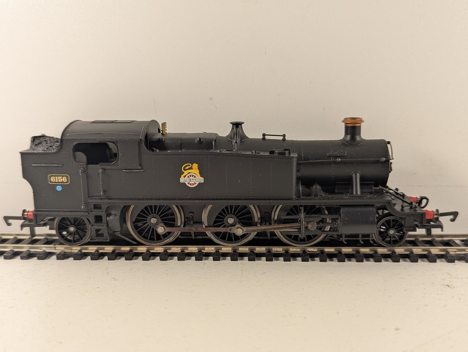 Hornby OO Gauge Class 61XX 2-6-2T Steam Locomotive 6156 BR Black (Early Emblem)
