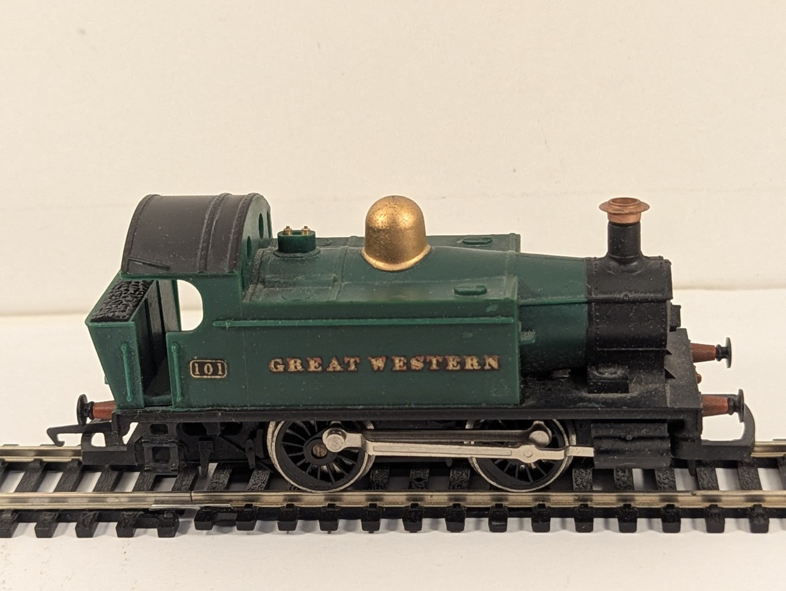Hornby R077 GWR Class 101 Holden 0-4-0 Tank Locomotive OO Gauge - Boxed