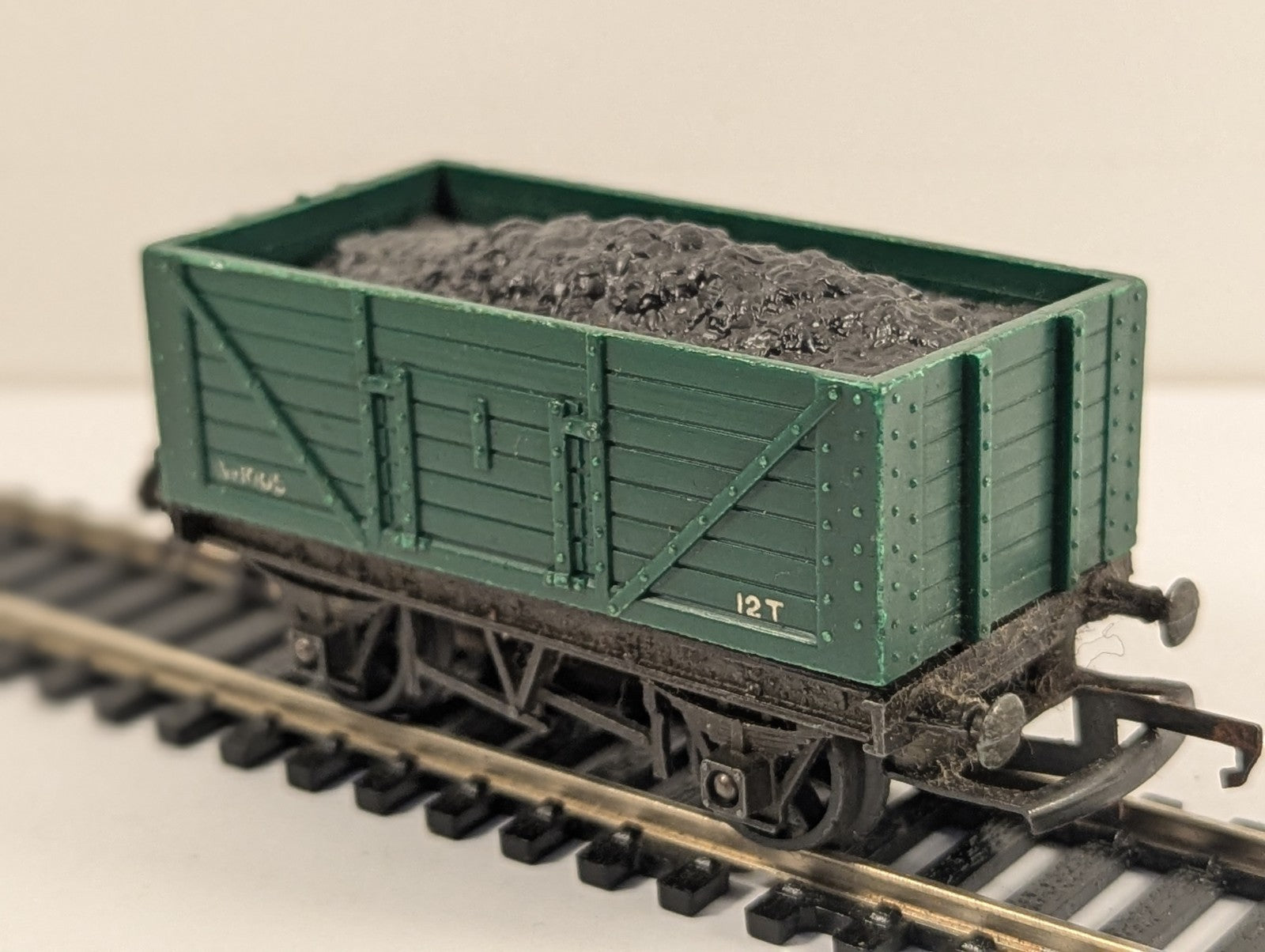 Tri-ang OO Gauge R10/13 5-Plank Open Wagon with Coal Load Green