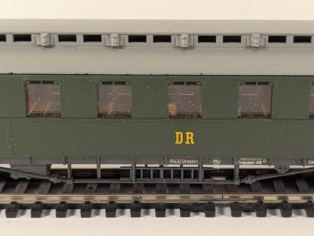 VEB Modellbahnwagen Dresden 426/935 HO Gauge D-Zug Oberlicht Coach