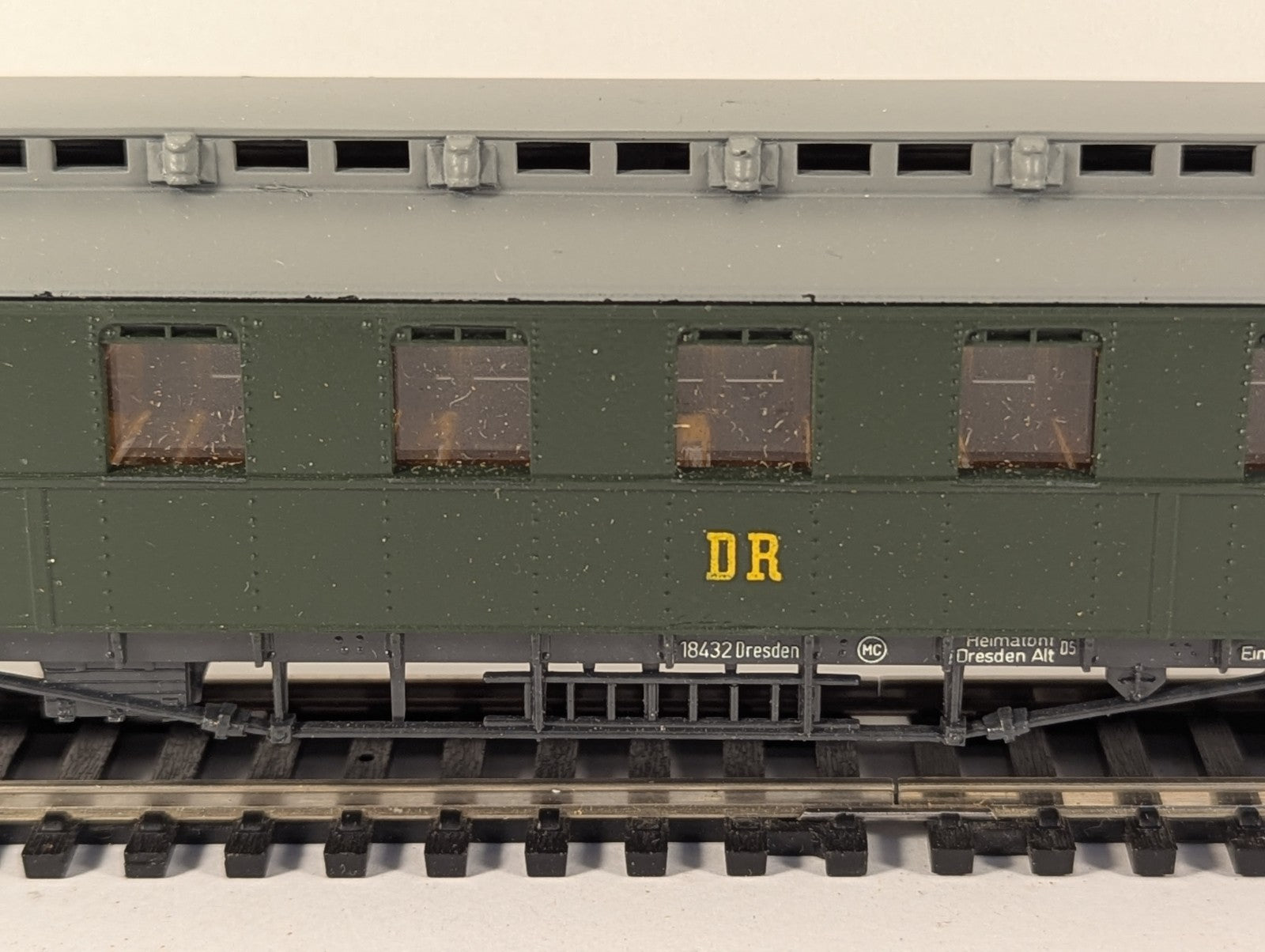 VEB Modellbahnwagen Dresden 426/935 HO Gauge D-Zug Oberlicht Coach