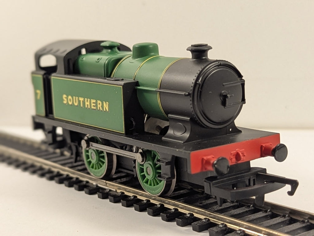Hornby OO Gauge Southern 0-4-0T Industrial Locomotive 7 Southern Green
