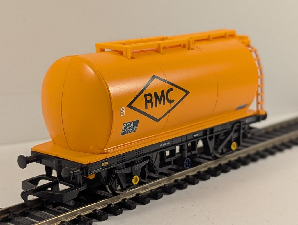 Hornby OO Gauge PCA Cement Wagon Goods Wagon RC 10045 RMC Orange