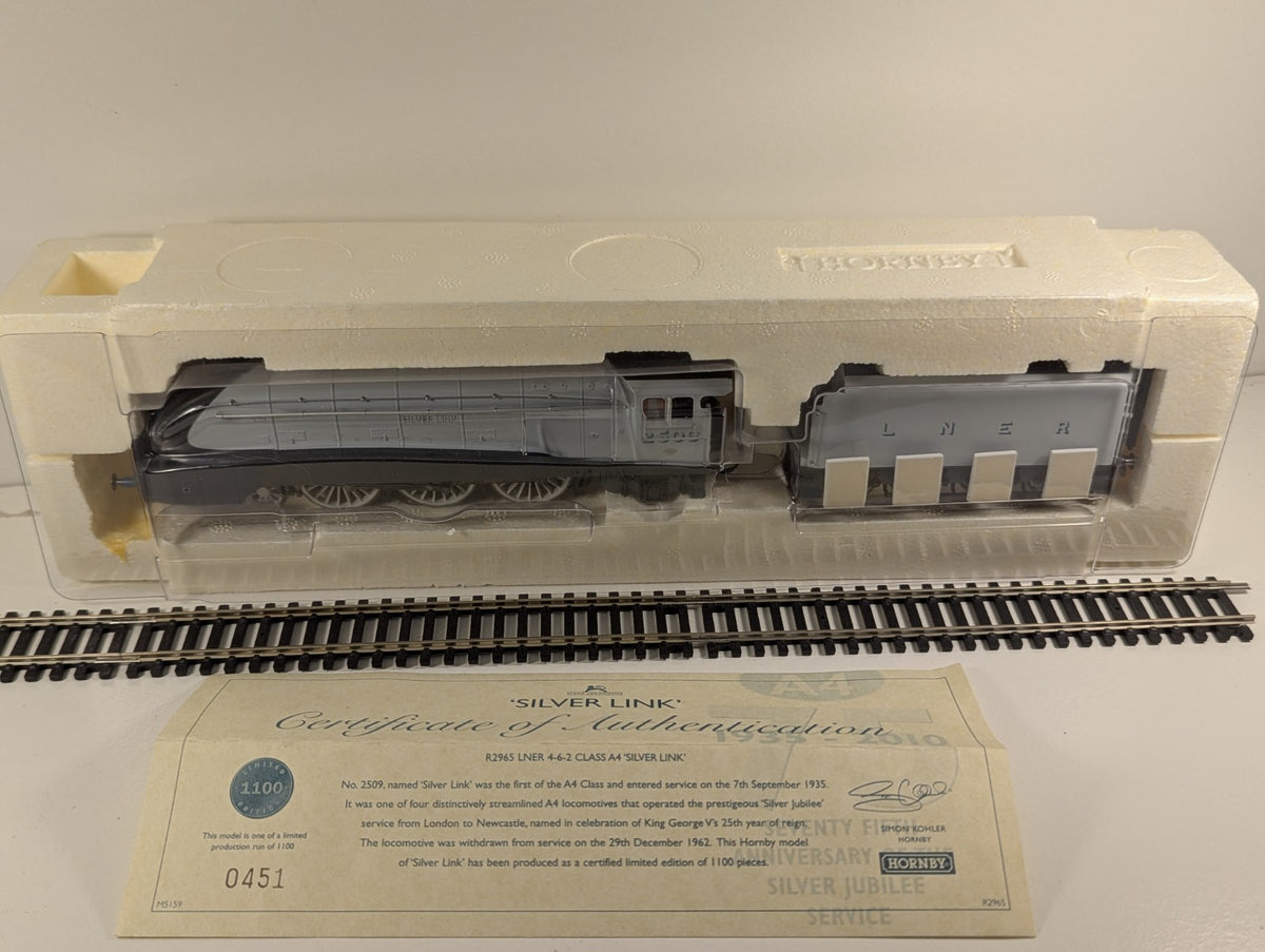 Hornby R2965 Class A4 Locomotive “75th Anniversary of the Silver Jubilee"