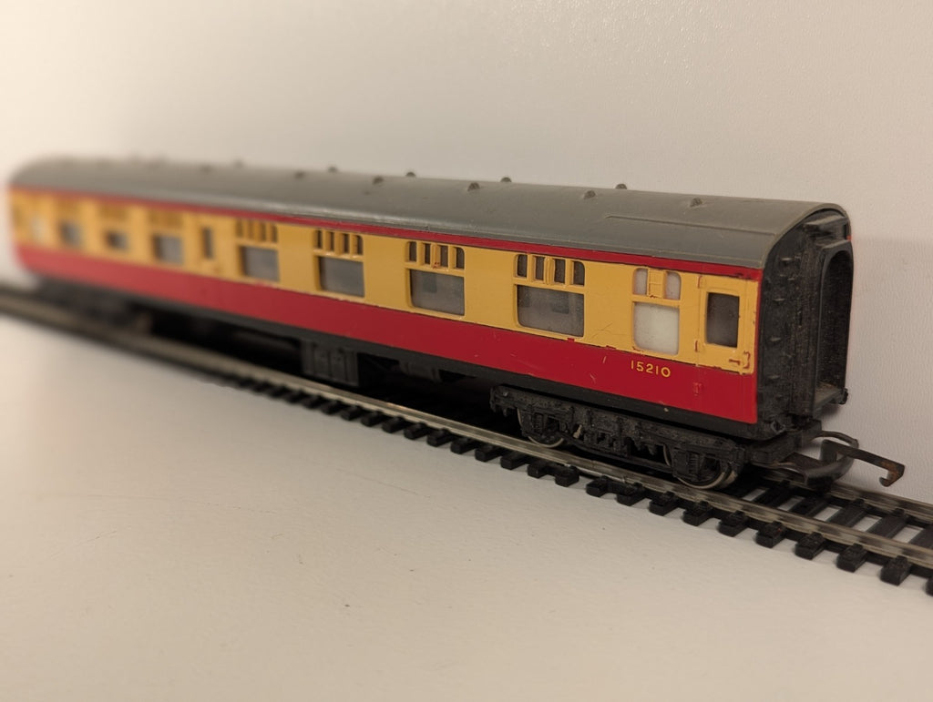 Tri-ang OO Gauge R627 BR Brake Second Coach – 15210