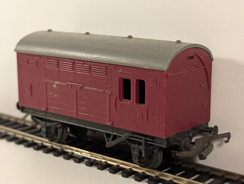 Tri-ang Hornby R123 Horse Box Wagon – BR Maroon – OO Gauge