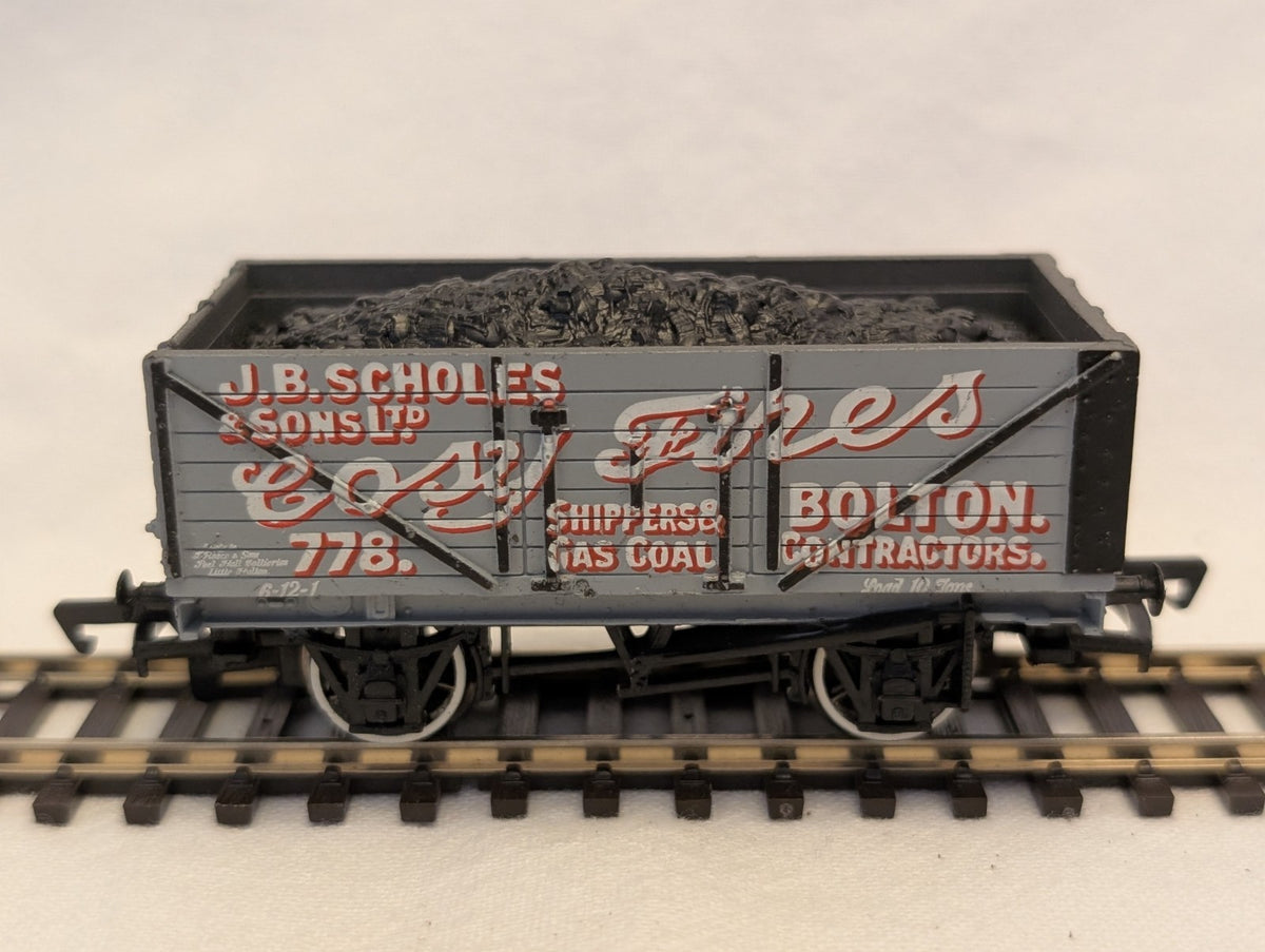 Bachmann OO Gauge 7 Plank Wagon J.B. Scholes & Sons Ltd 'Cosy Fires
