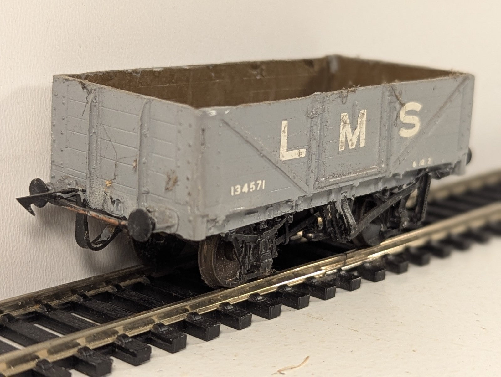 Kit-built OO Gauge LMS 5-Plank Open Wagon 134571 LMS Grey