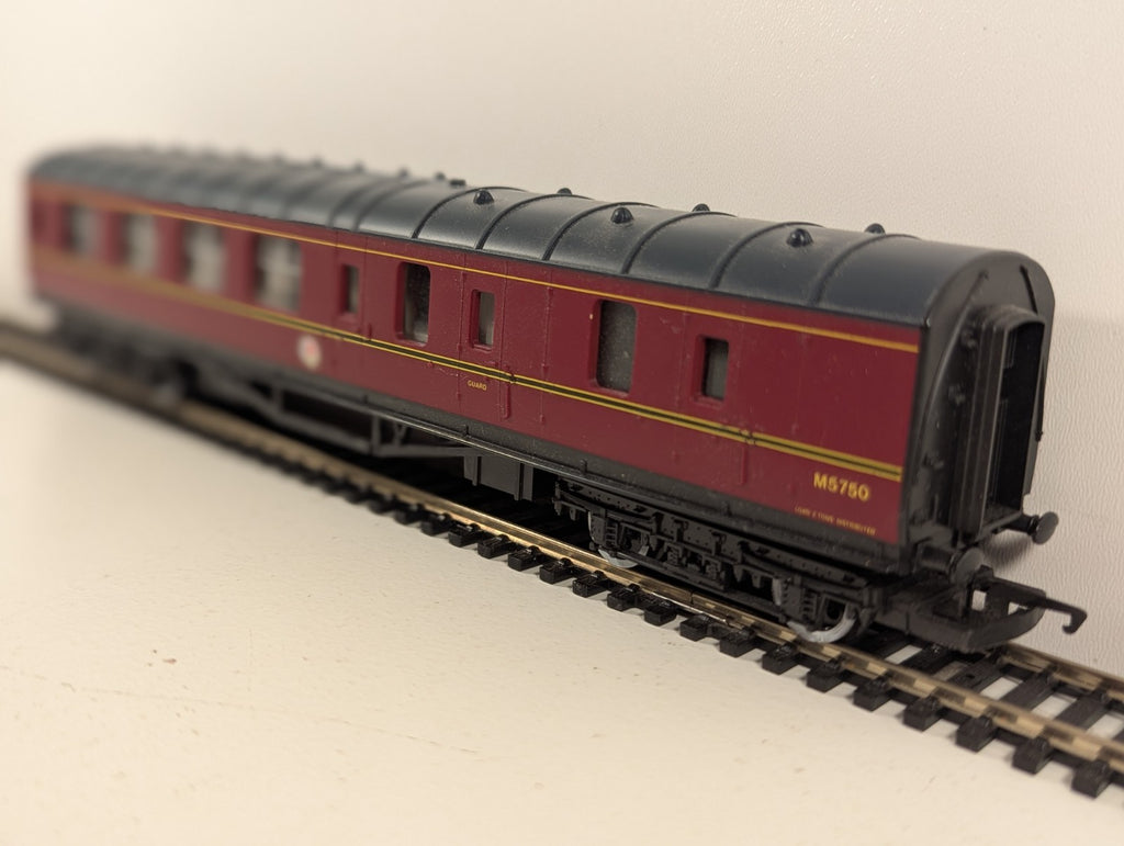 Hornby OO Gauge LMS Stanier Brake Coach