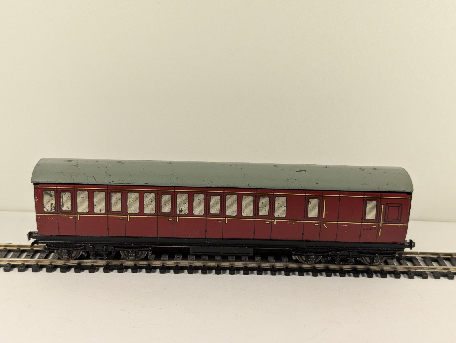 Hornby Dublo OO Gauge BR Maroon Suburban Brake Coach