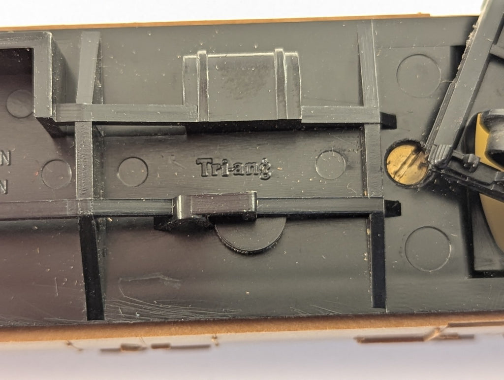 Tri-ang Hornby R746 OO Gauge LNER Thompson Third Class Brake Coach