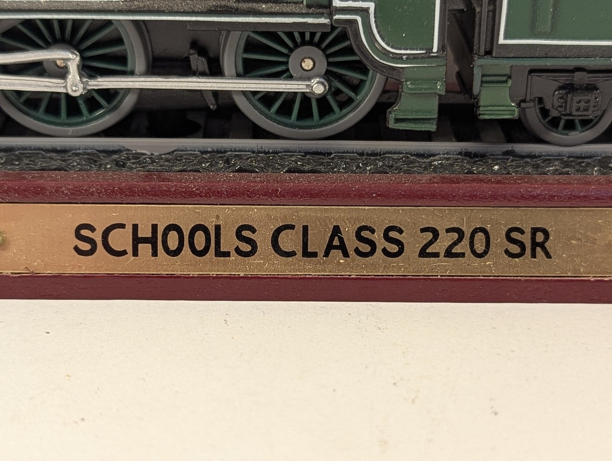 Atlas Editions 1:100 Scale Schools Class 4-4-0 Eton Static Model Locomotive 900