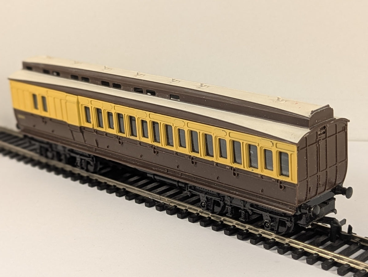 Tri-ang R333 OO Gauge GWR Clerestory Brake Third Coach 2316 – Wrong Couplings