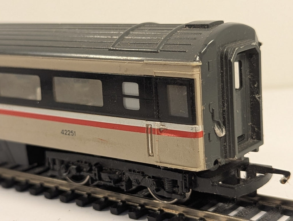 Hornby R439 OO Gauge BR Mk3 Coach TSO 42251 InterCity 125