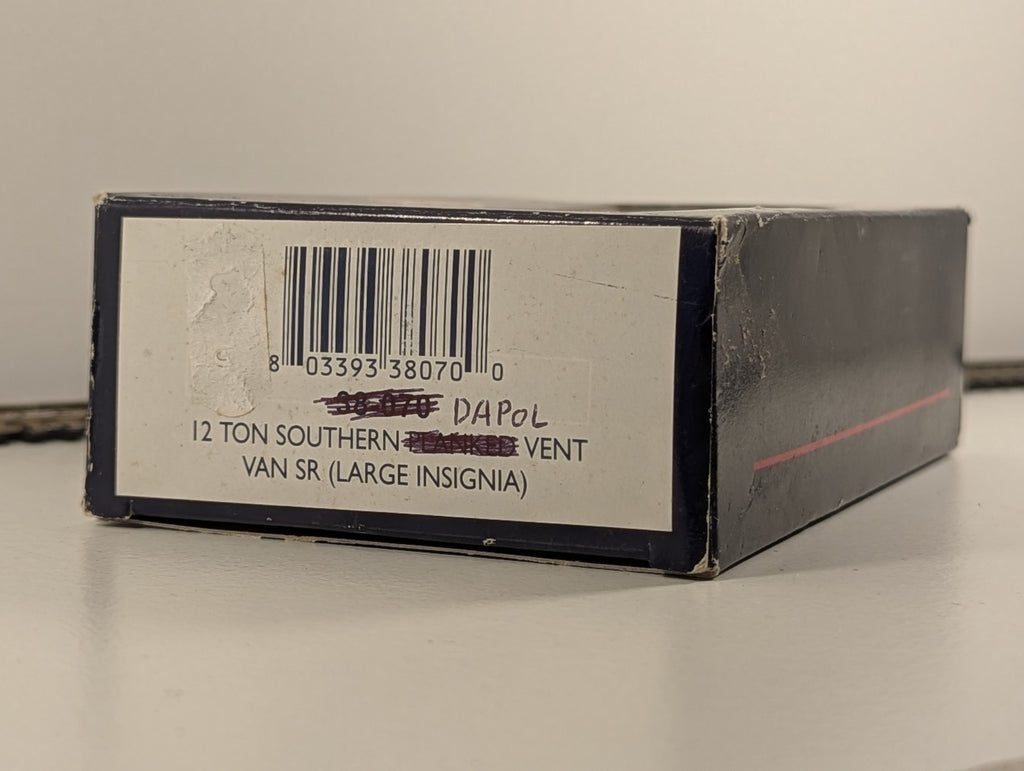 Dapol OO Gauge Southern Railway 12 Ton Van SR - Wrong Box