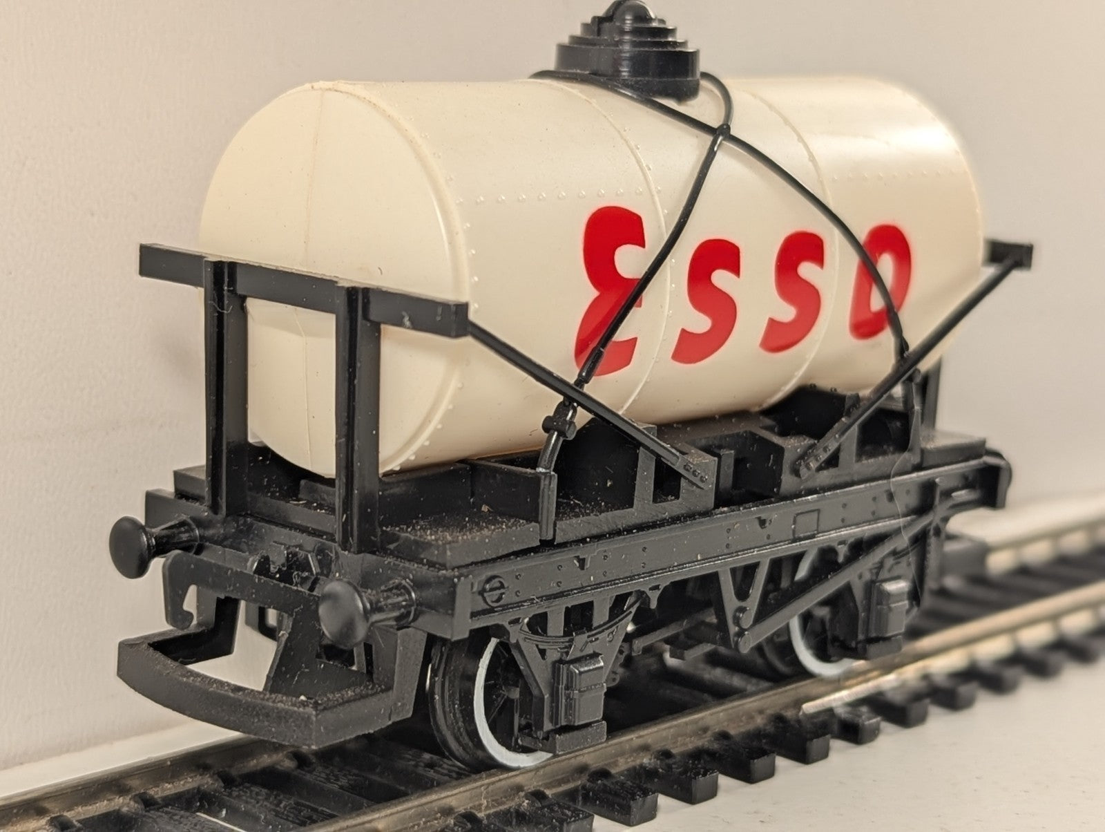 Hornby OO Gauge Esso Tank Wagon Goods Wagon