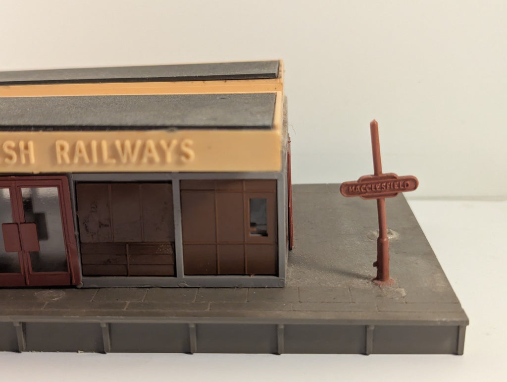 Playcraft OO/HO Gauge Macclesfield British Railways CLASP Style Station Building