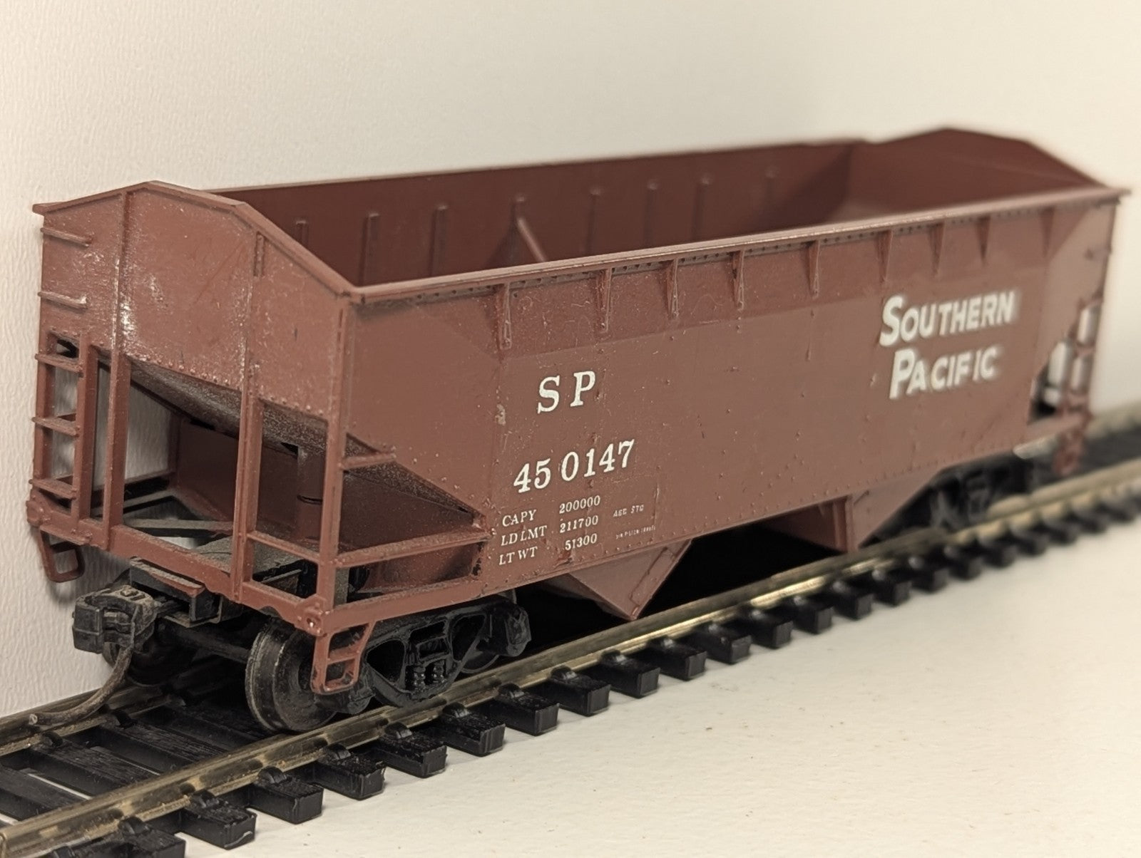 Athearn HO Gauge Southern Pacific Hopper Wagon – Renumbered