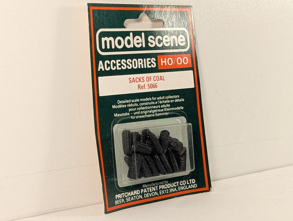Model Scene HO/OO Sacks of Coal Scenic Accessories 5066