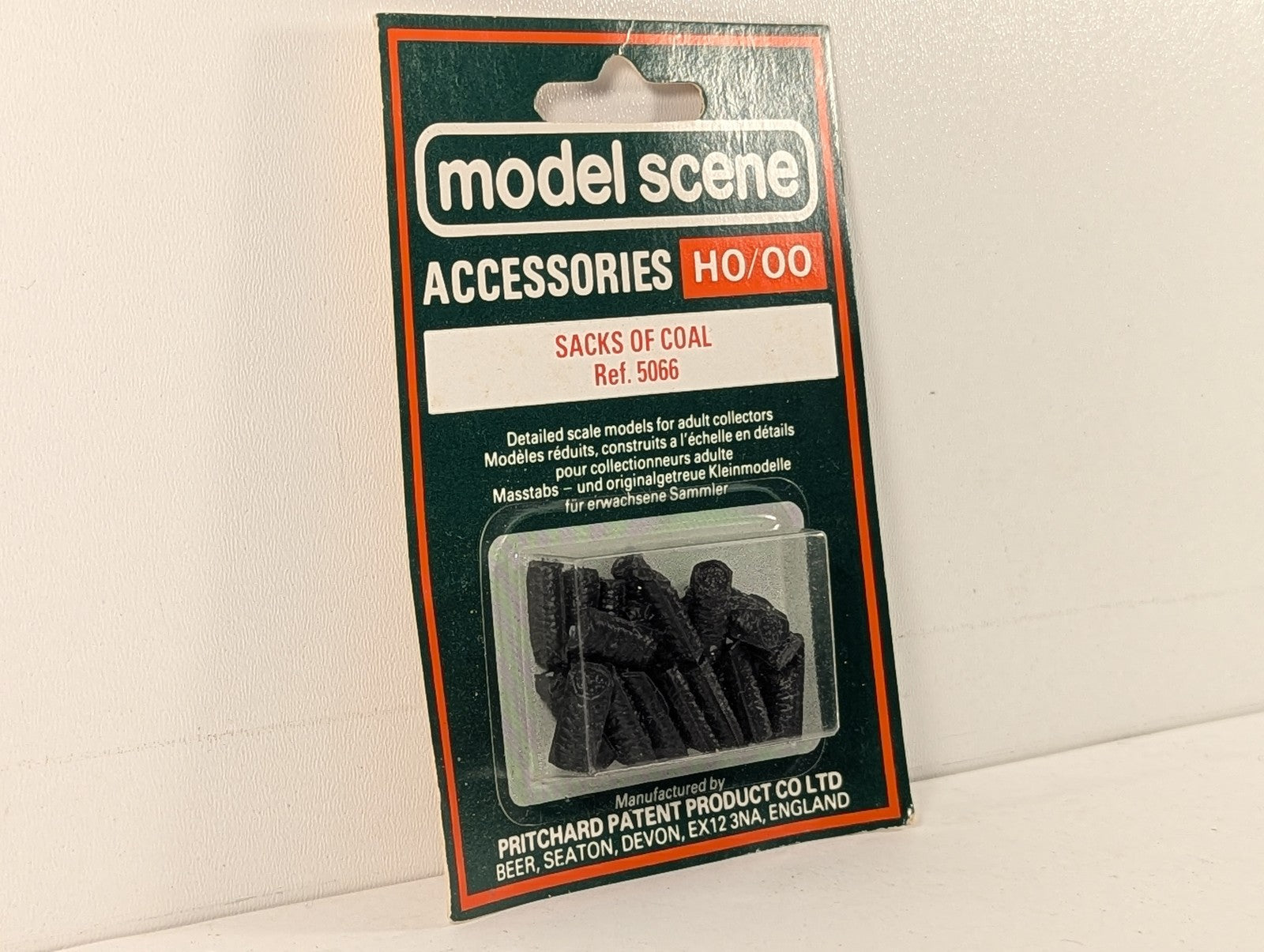 Model Scene HO/OO Sacks of Coal Scenic Accessories 5066