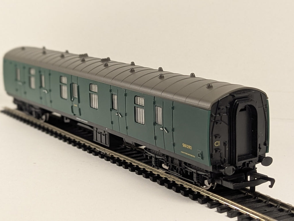 Hornby OO Gauge BR MkI Parcels Coach S81292 BR Southern Region Green R4116A