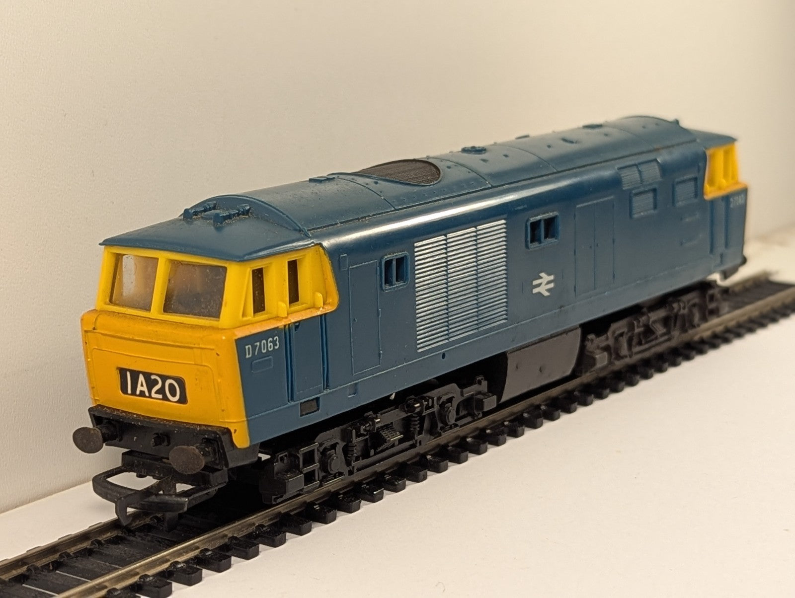 Tri-ang Hornby R758 OO Gauge Class 35 Hymek BR Blue