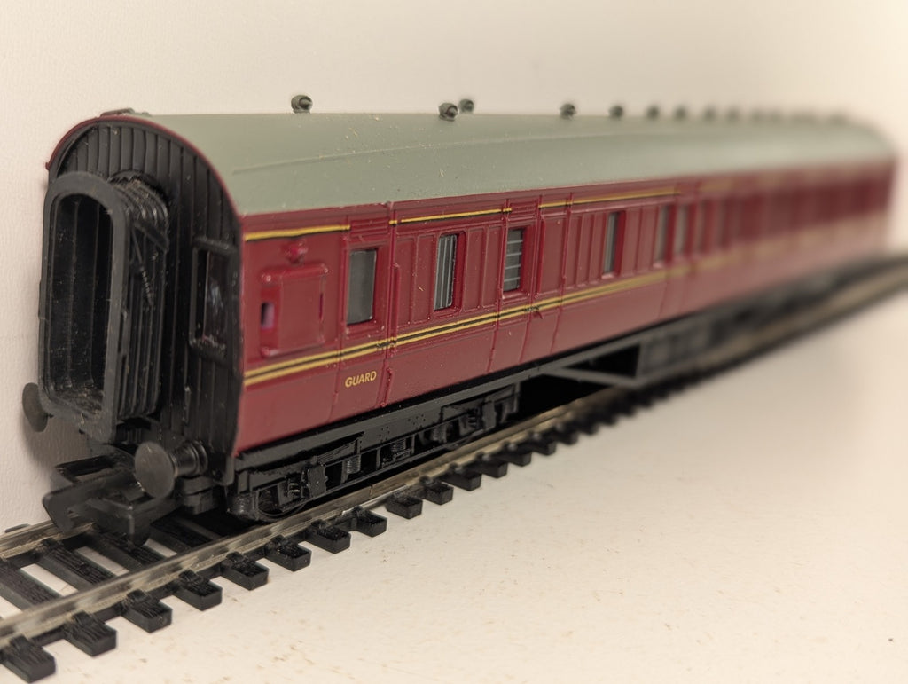 Mainline Railways 37-109 OO Gauge LMS 57' Panelled 1st/3rd Corridor Composite