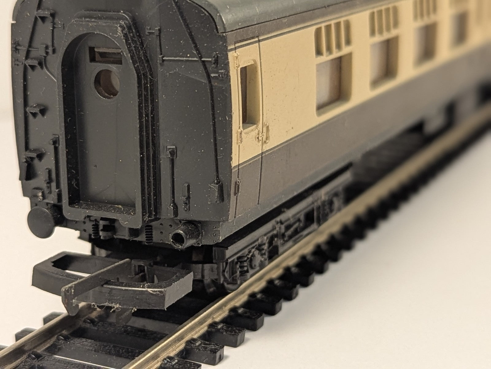 Hornby OO Gauge R430 GWR Collett Brake Third Coach W24528 BR