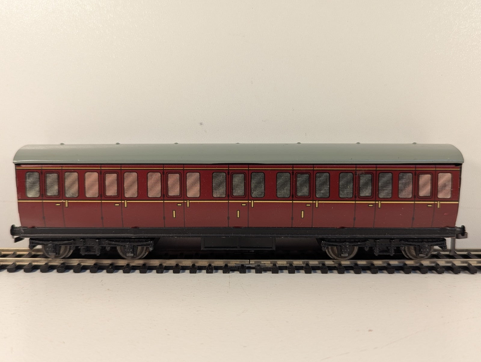 Hornby Dublo OO Gauge BR Mk1 Suburban Brake Coach - Maroon Tinplate