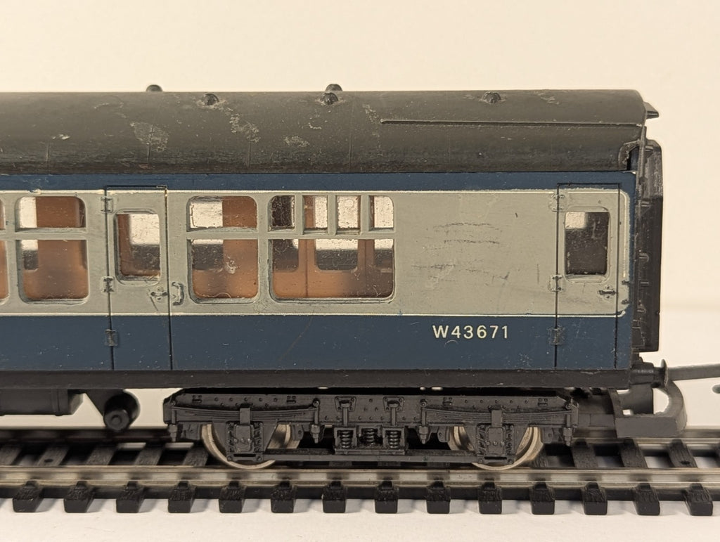 Lima 305335 OO Gauge BR Mk1 composite first Corridor Coach – Missing Buffer