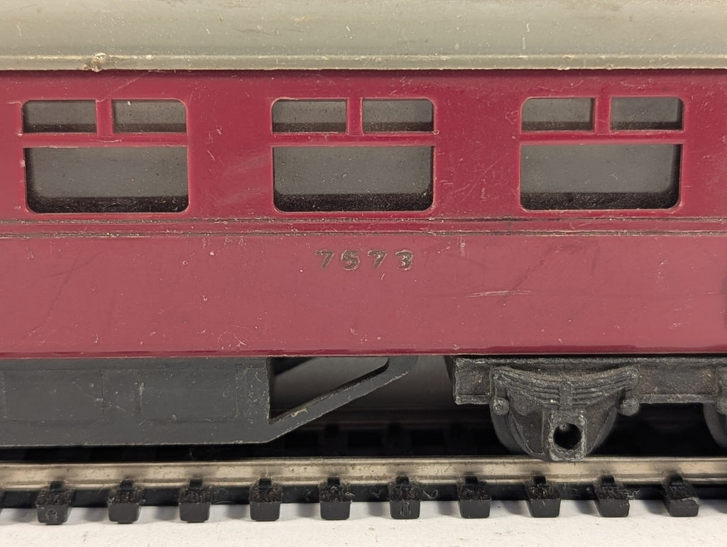 Tri-ang OO Gauge LMS Passenger Coach 7573 LMS Maroon R.23