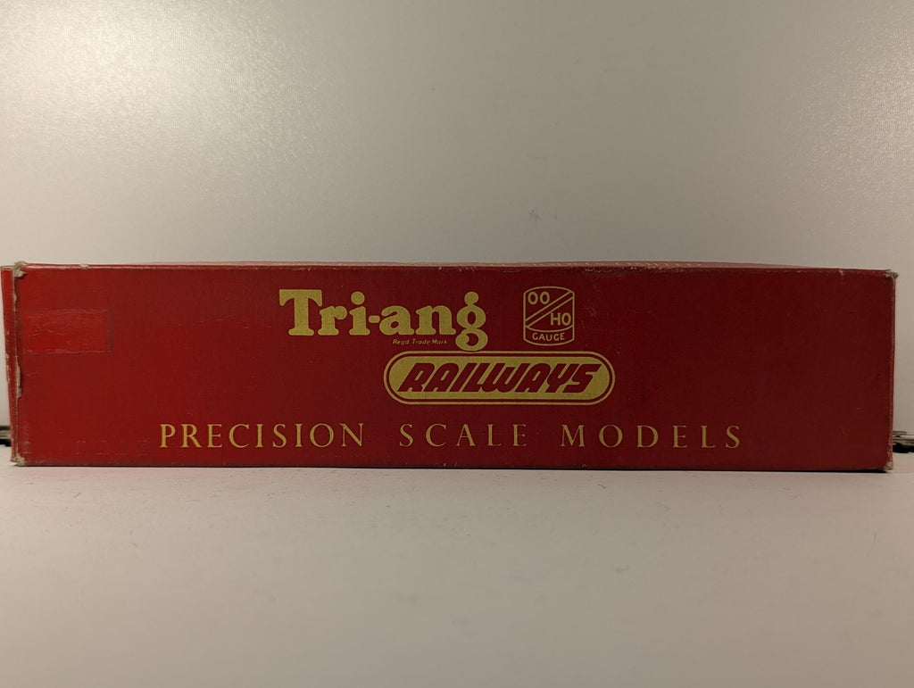 Tri-ang OO Gauge BR Restaurant Car Passenger Coach M2001 BR Crimson and Cream