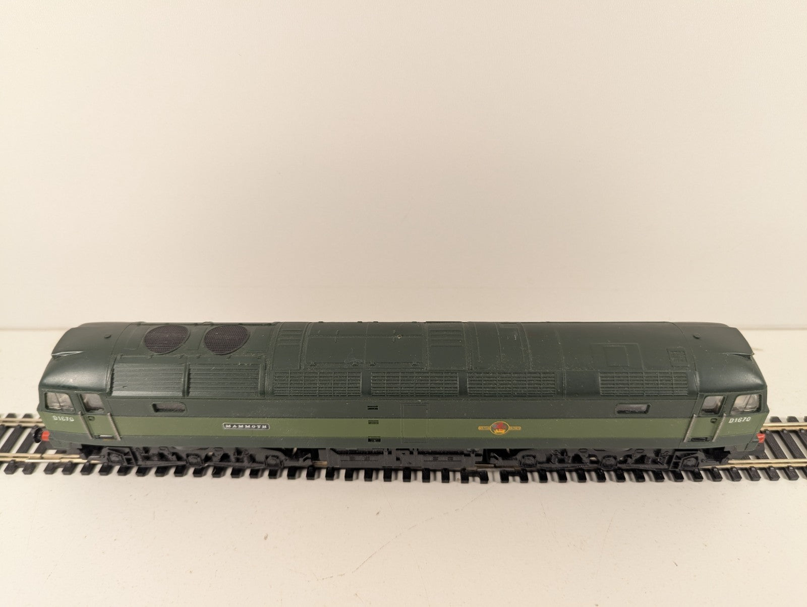Hornby R073 BR Class 47 D1670 “Mammoth” BR Two Tone Green
