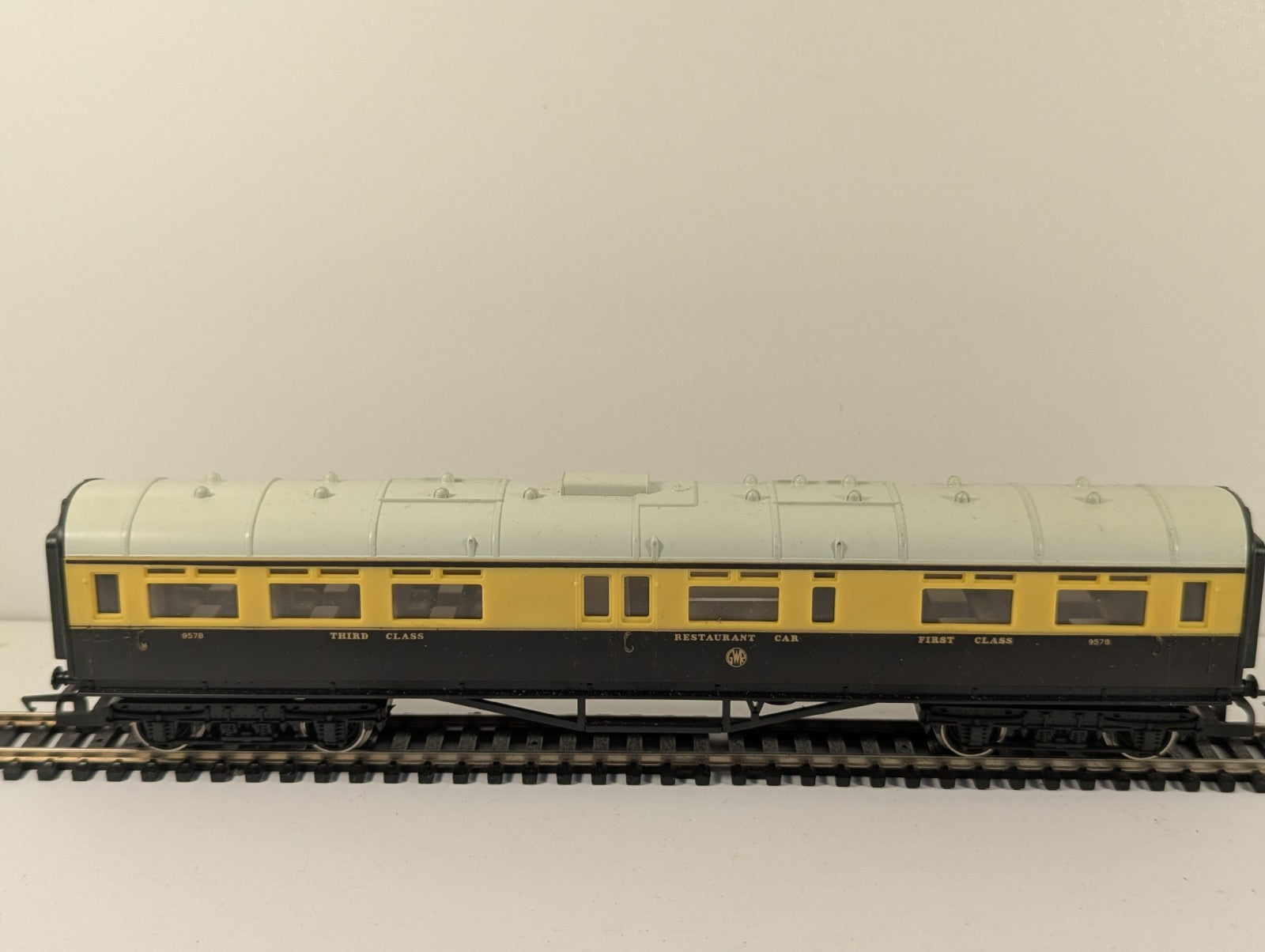 Hornby R454 OO Gauge GWR Collett Restaurant Coach