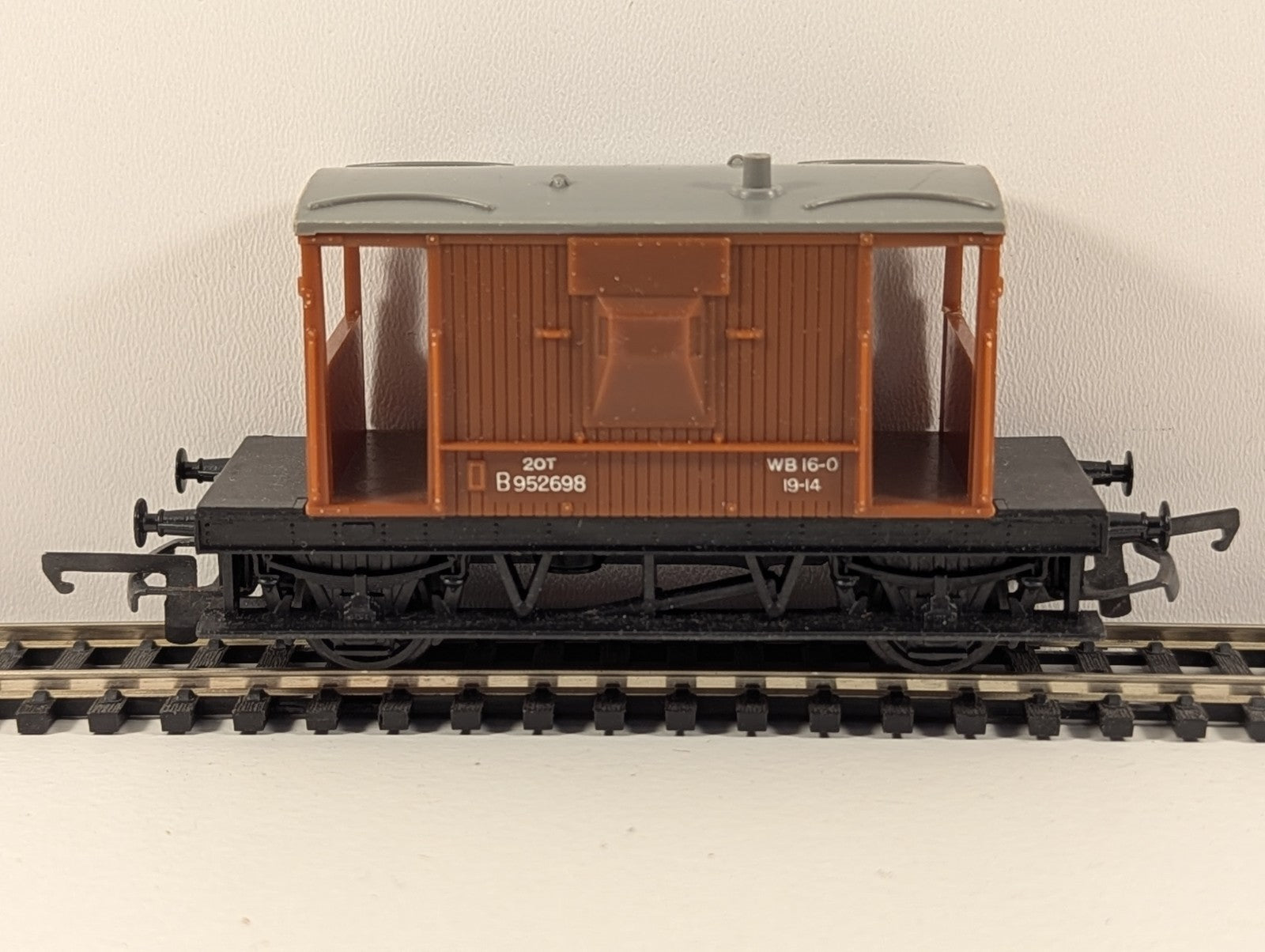 Hornby RailRoad – BR 20 Ton Brake Van (OO Gauge)