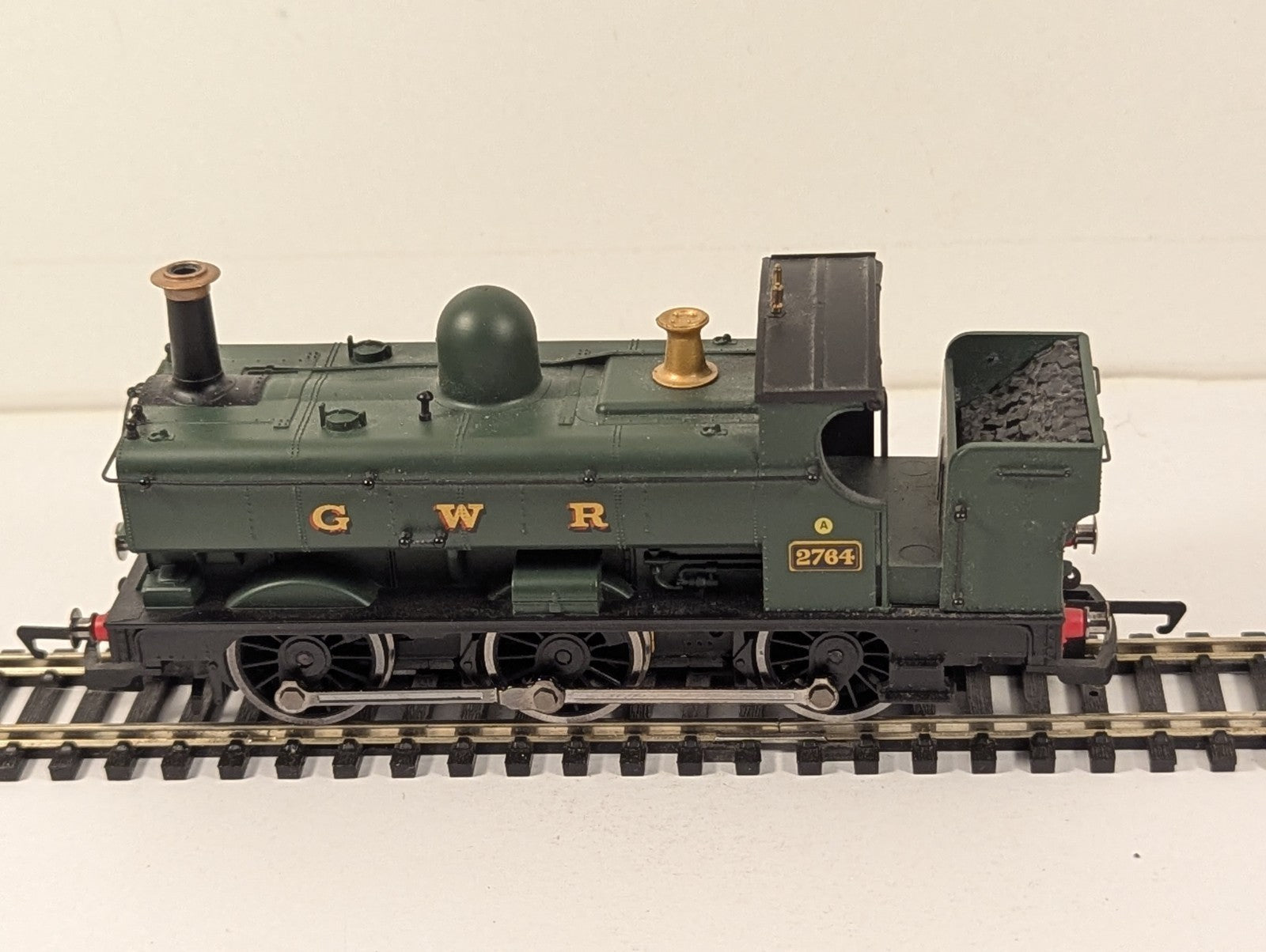 Hornby OO Gauge Class 2721 Pannier Tank Locomotive 2764 GWR Green
