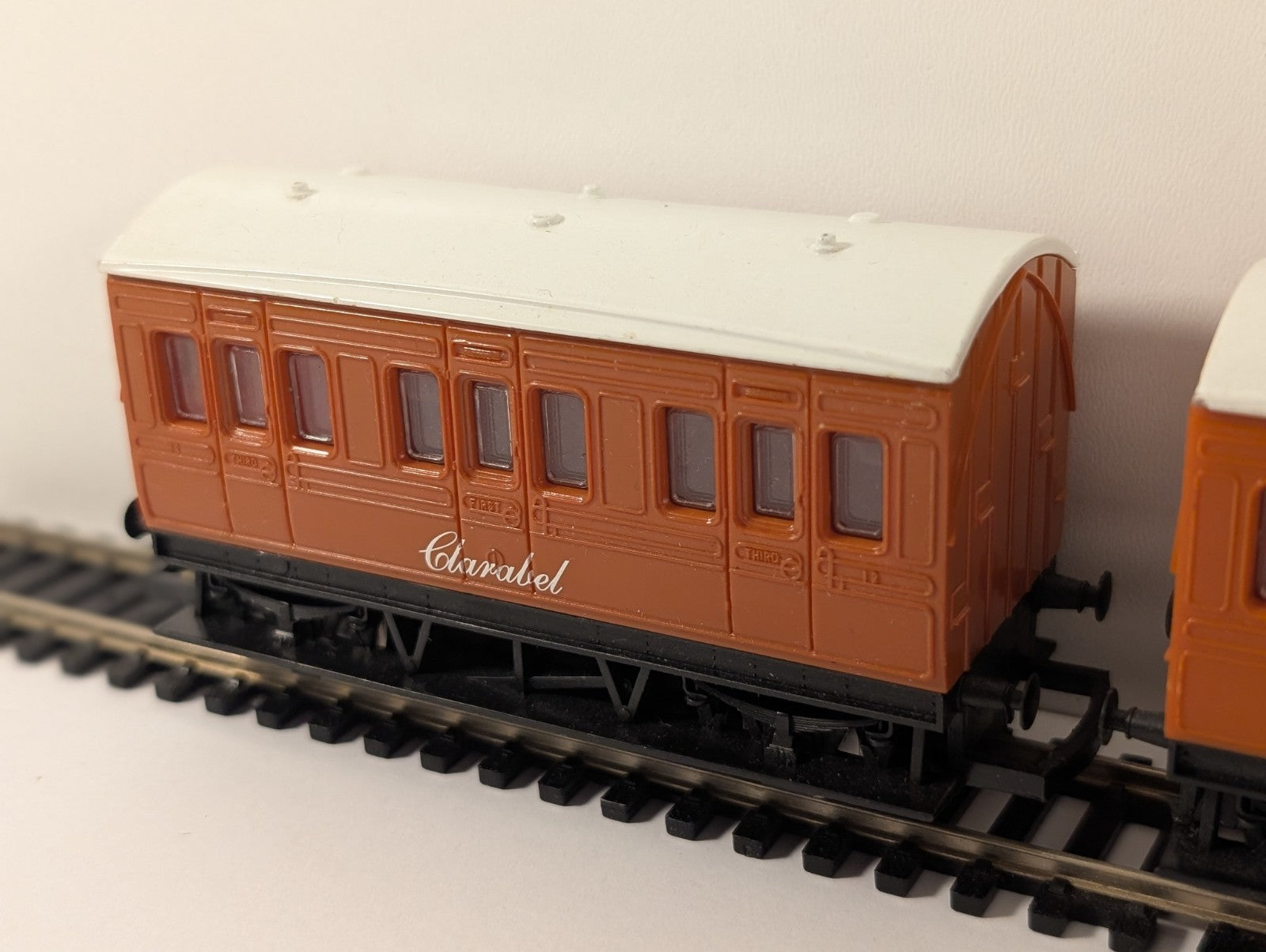 Hornby R110 & R112 OO Gauge Annie and Clarabel Coaches