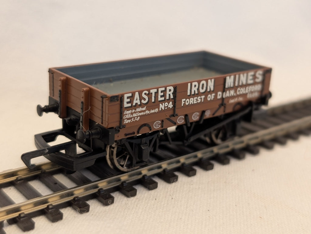 Bachmann OO Gauge 5 Plank Wagon 'Easter Iron Mines' Goods Wagon
