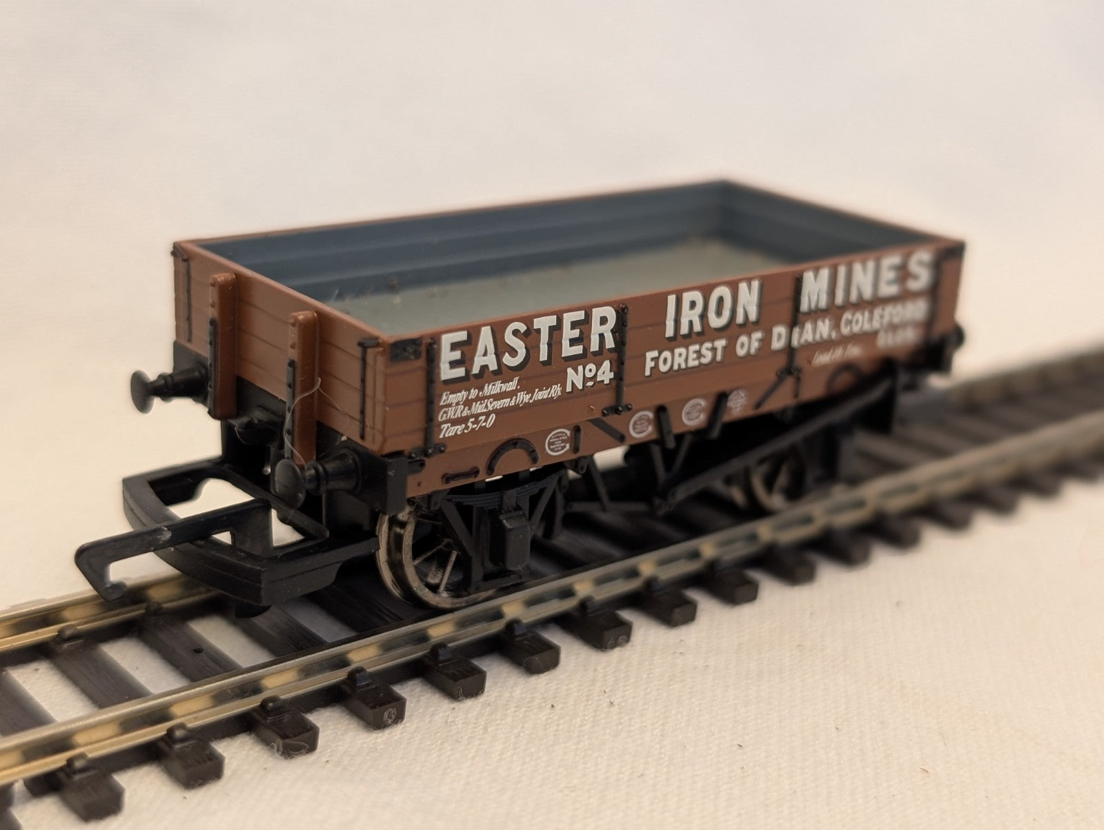 Bachmann OO Gauge 5 Plank Wagon 'Easter Iron Mines' Goods Wagon
