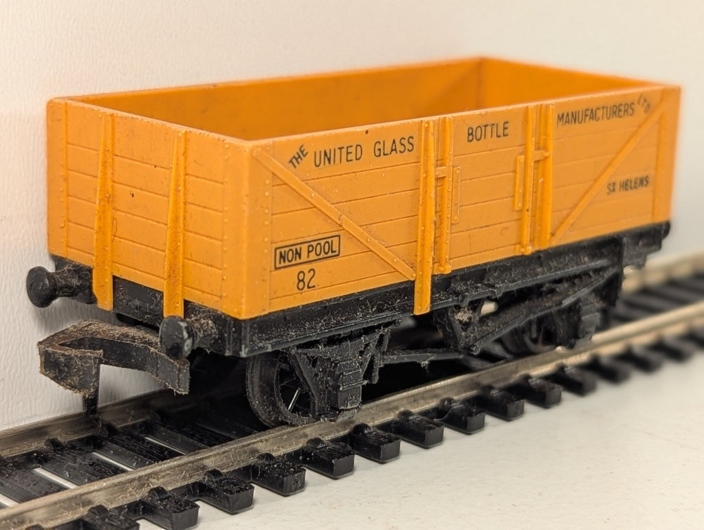 Hornby Dublo 4660 United Glass Bottle Manufacturers 5 Plank Open Wagon OO Gauge