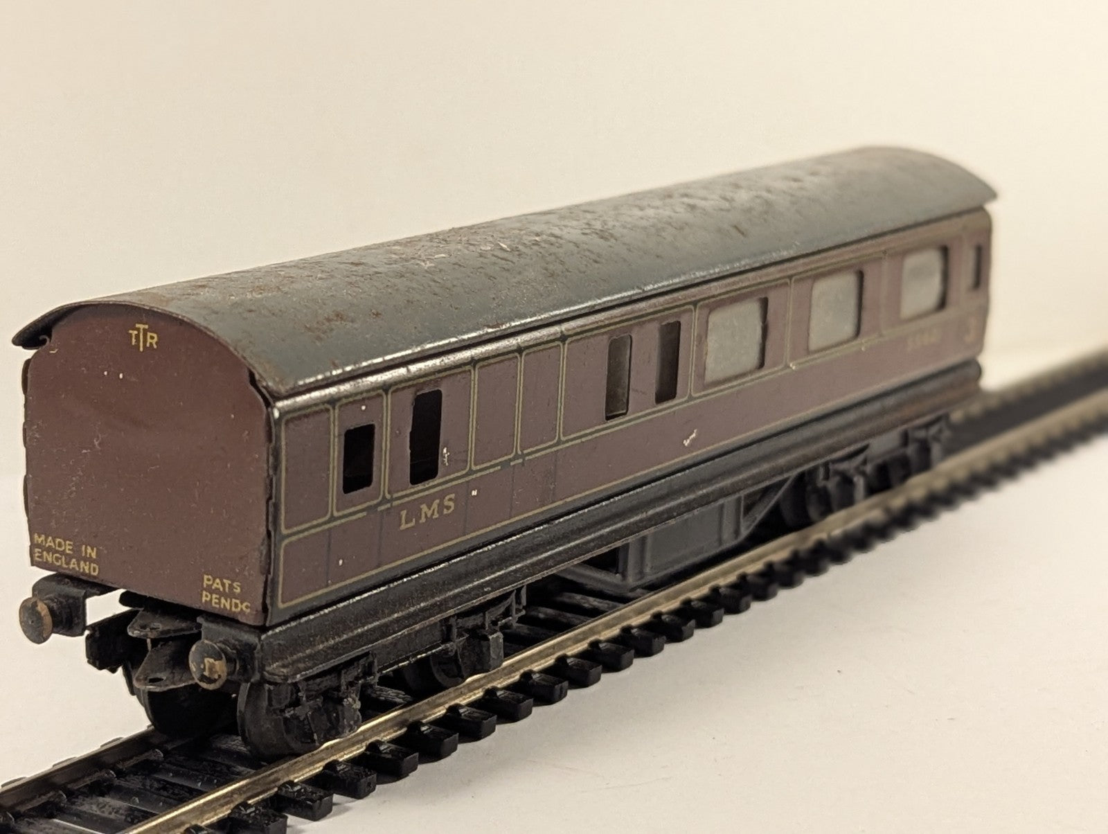 Trix Express TTR HO Gauge LMS Passenger Coach - Missing Couplings