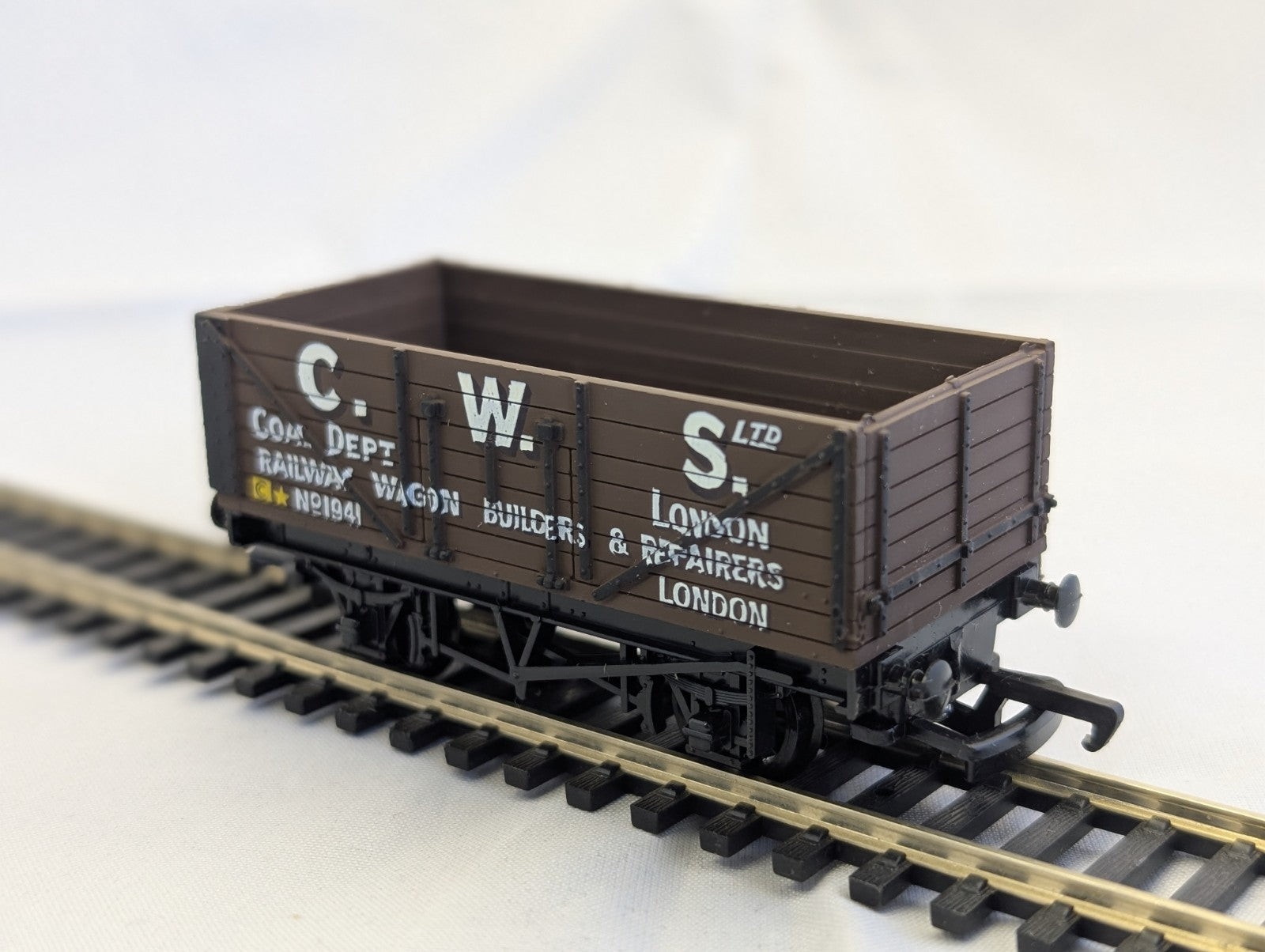 Mainline Railways 37-129 7 Plank Wagon C.W.S.