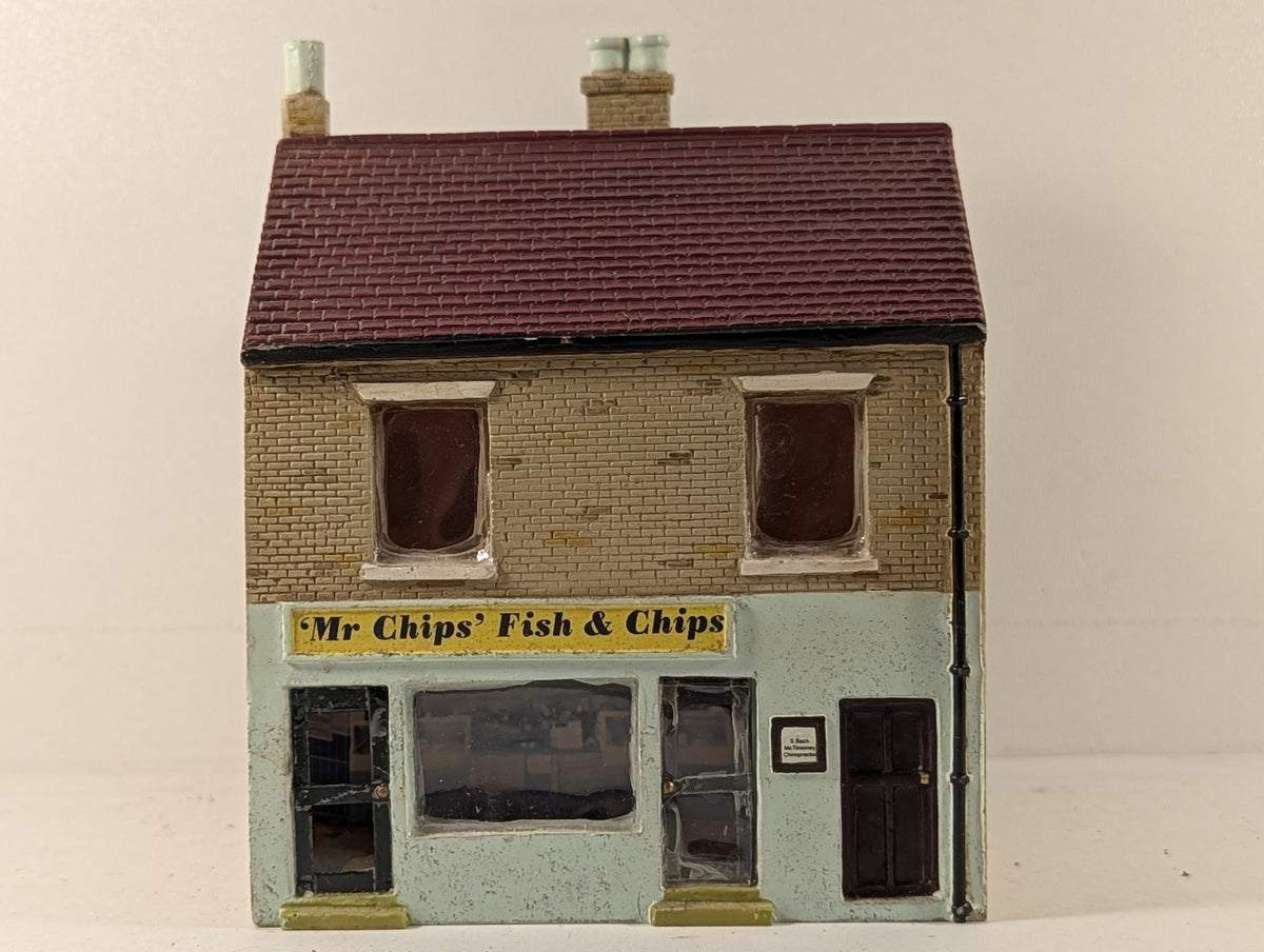 Hornby OO Gauge Mr Chips' Fish & Chip Shop Model Building R8616
