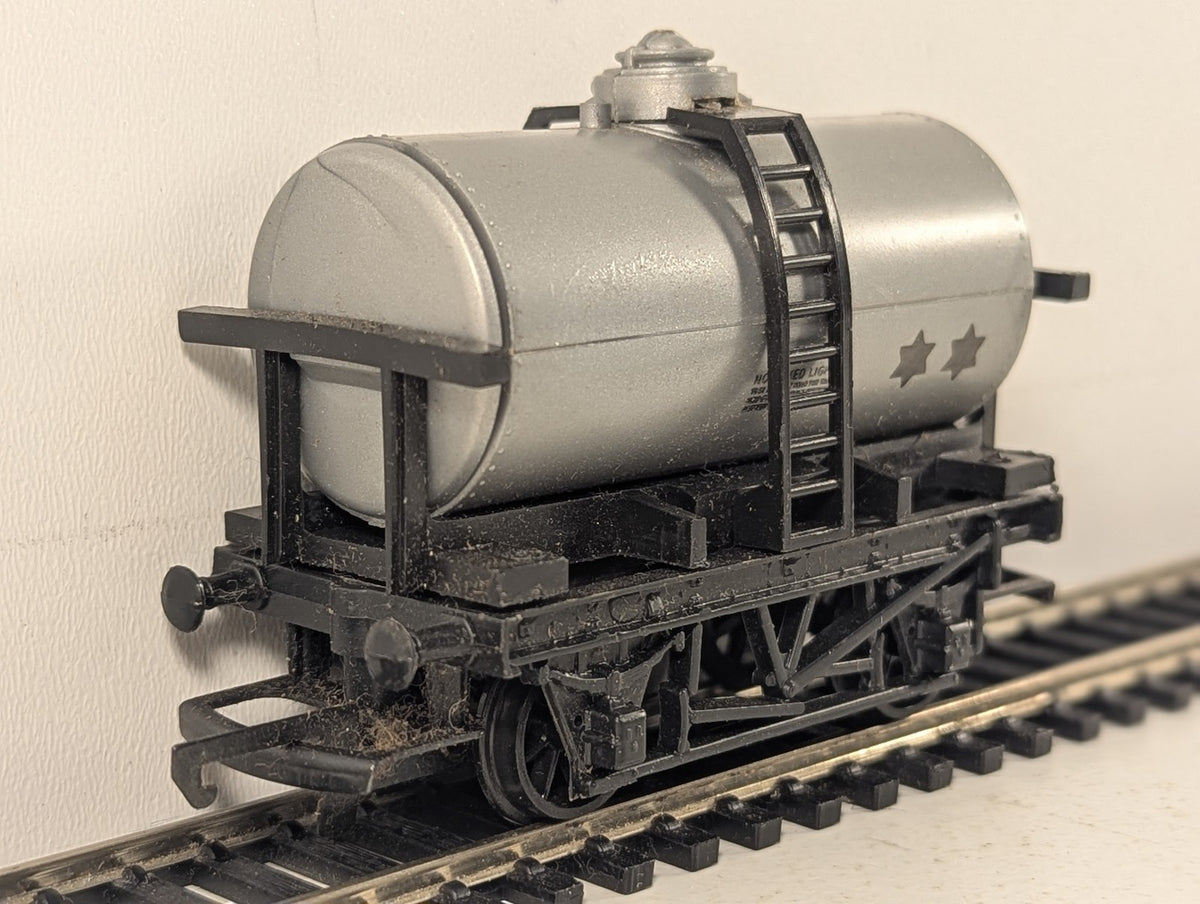 Hornby OO Gauge Esso 2-Star Tank Wagon Goods Wagon Esso Silver R127